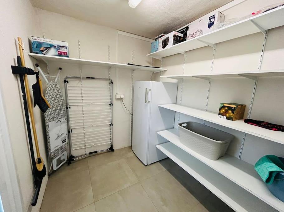 Climatisee Avec Piscine Partagee , Terrasse Et Parking Hébergement de vacances *