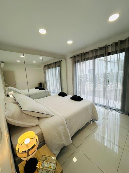 Climatisee Avec Piscine Partagee , Terrasse Et Parking *
