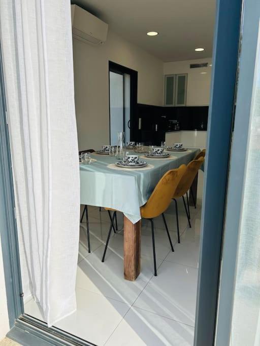 Climatisee Avec Piscine Partagee , Terrasse Et Parking Hébergement de vacances *